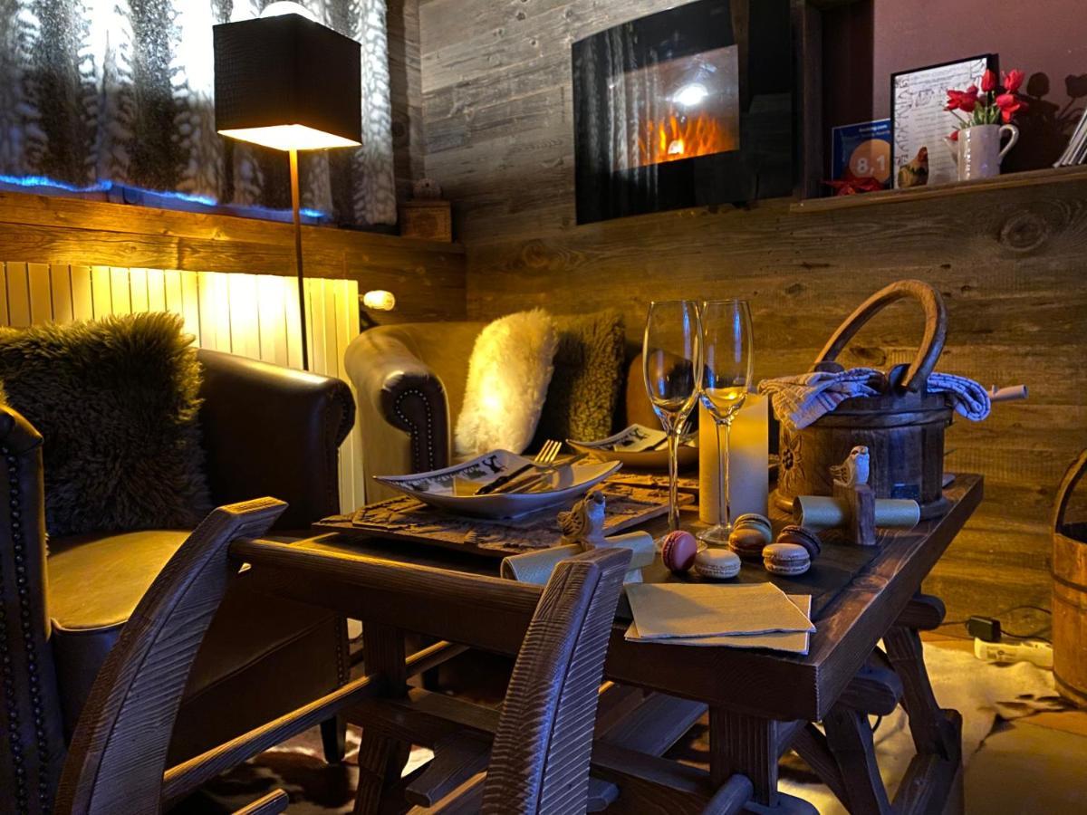 Micro-Lodge, Le Petit Nid D'Amour Монрьон Экстерьер фото