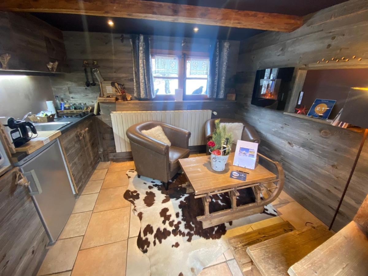 Micro-Lodge, Le Petit Nid D'Amour Монрьон Экстерьер фото