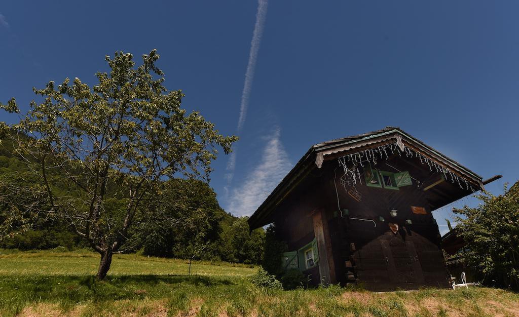 Micro-Lodge, Le Petit Nid D'Amour Монрьон Экстерьер фото
