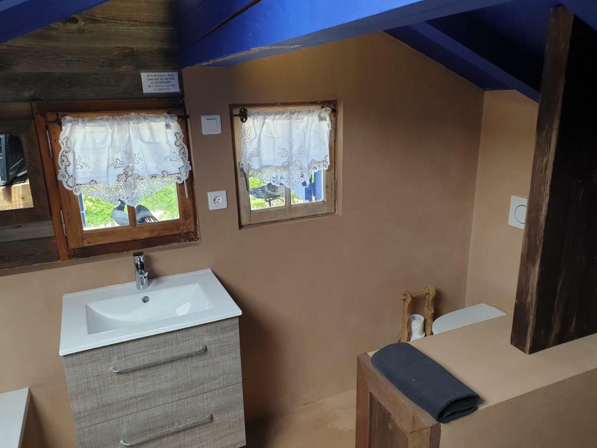 Micro-Lodge, Le Petit Nid D'Amour Монрьон Экстерьер фото