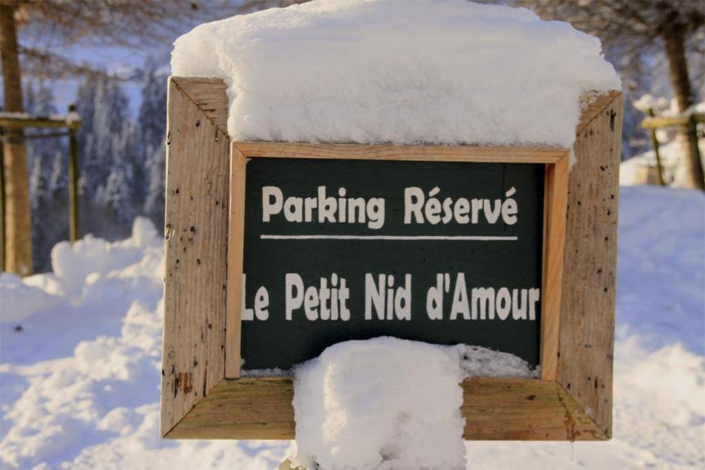 Micro-Lodge, Le Petit Nid D'Amour Монрьон Экстерьер фото